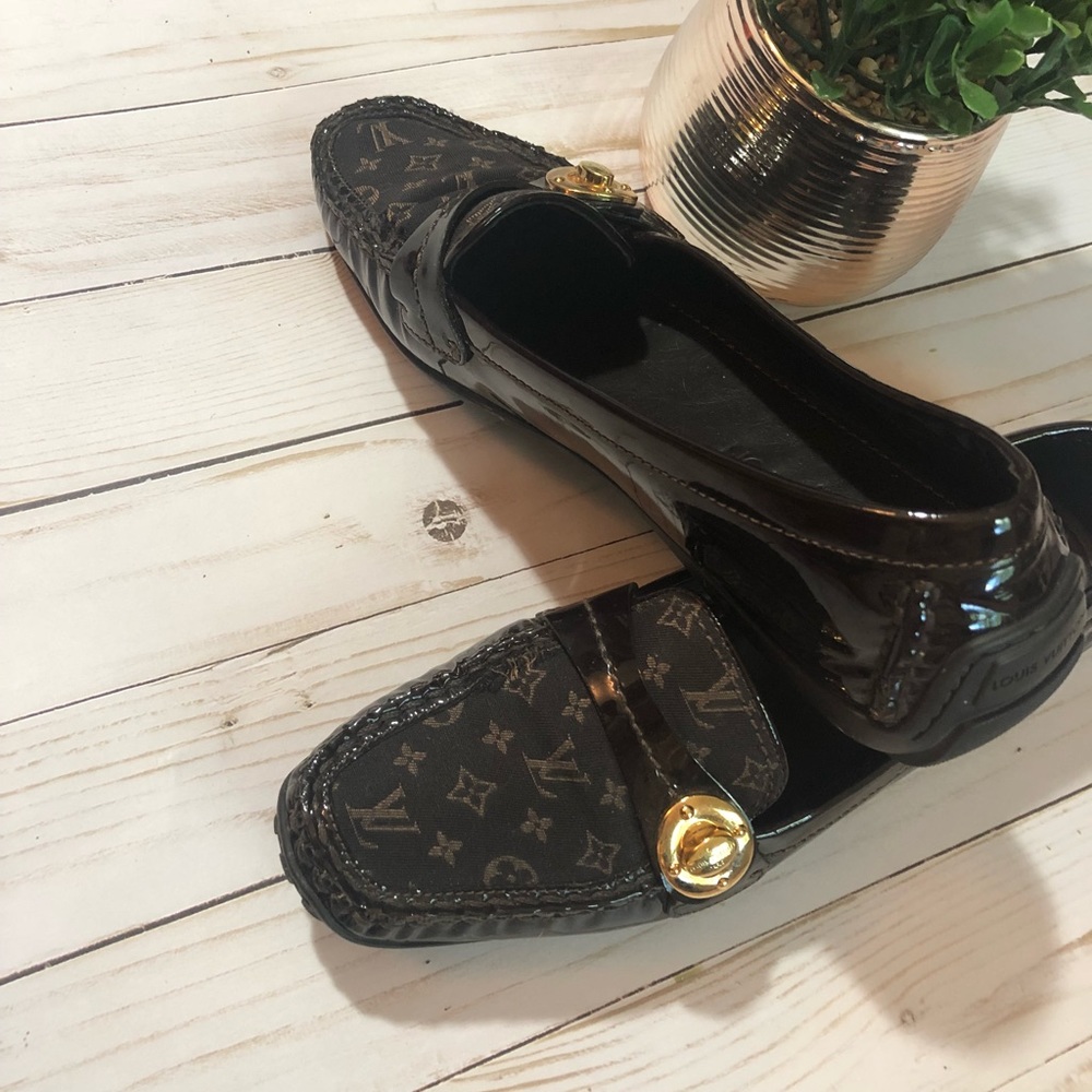 Monogram LV patent leather loafers - Picture 3 of 8